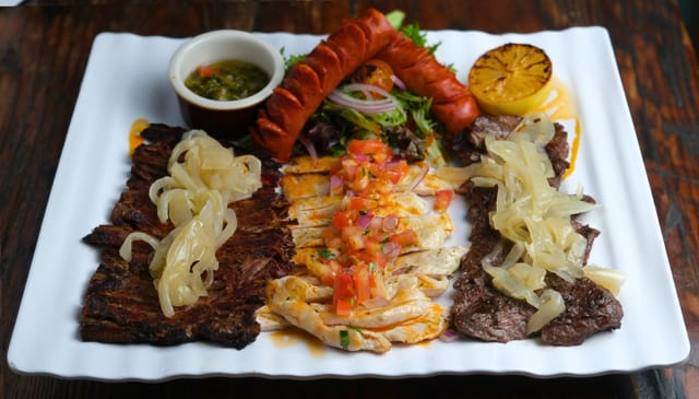 Meat Mixed Grill (Parrillada de Carnes).