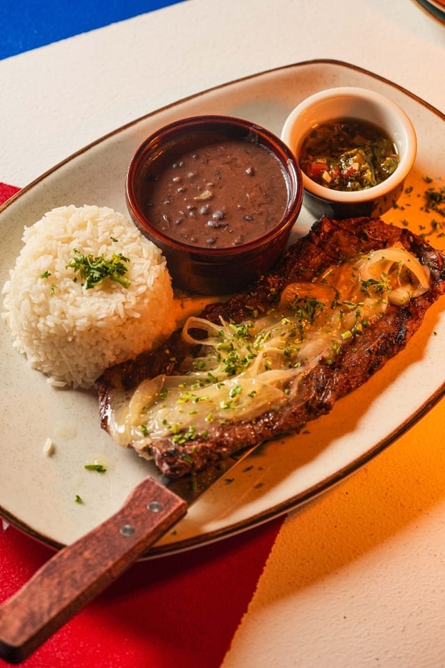 Angus Skirt Steak (Churrasco Encebollado a la Casera).
