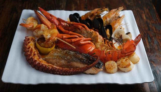 Seafood Mixed Grill (Parrillada El Pescador).